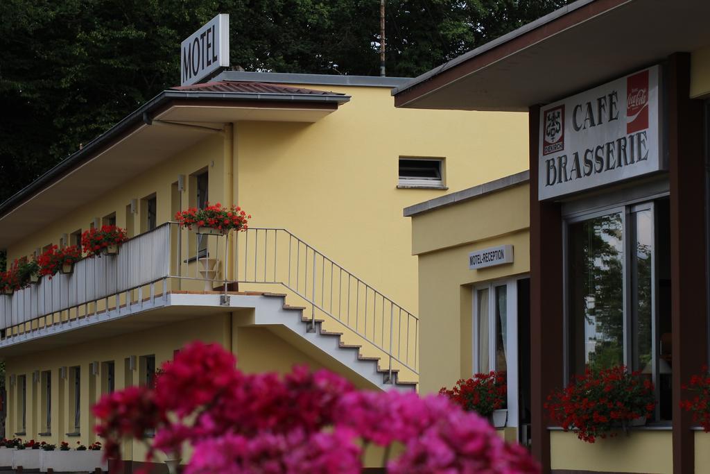 Hotel Drive In Motel Capellen Экстерьер фото